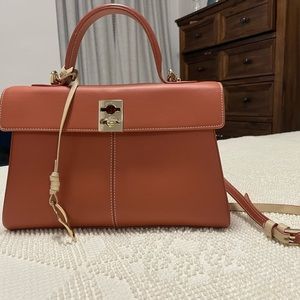 Cafune stance bag in the color brick. Pristine condition.